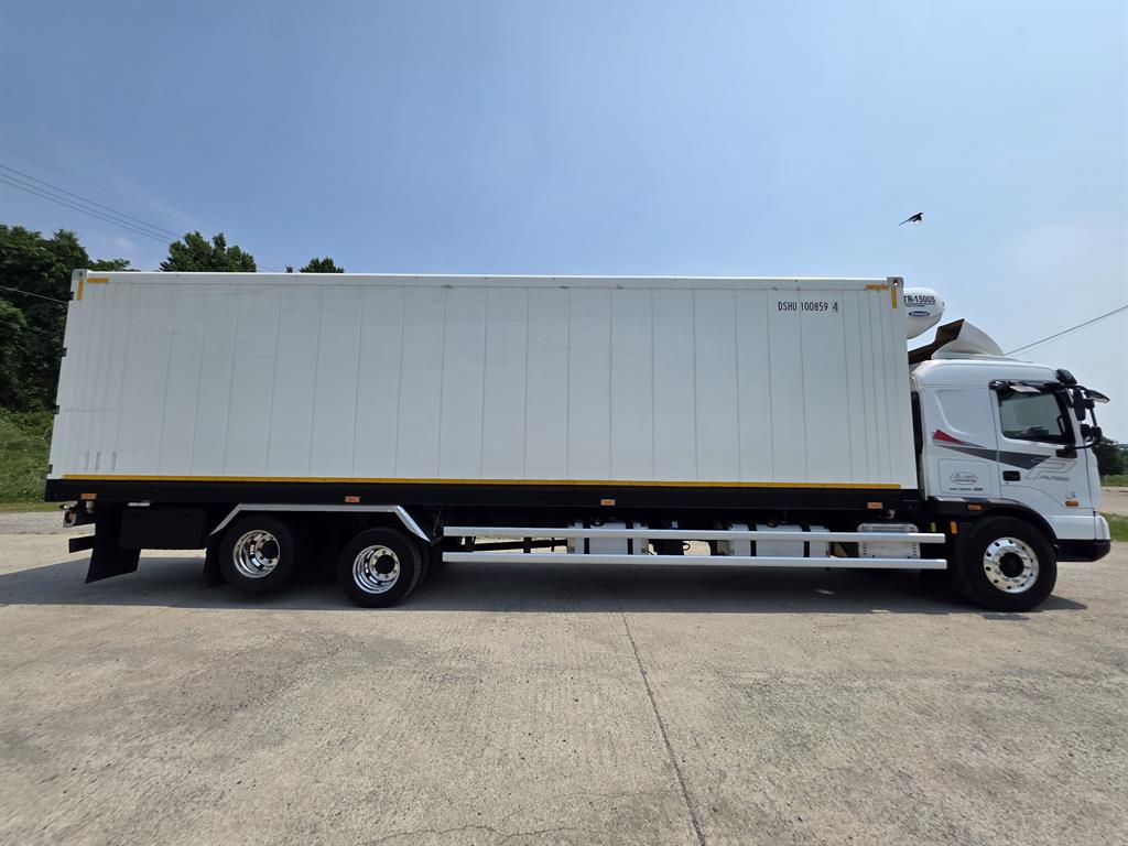 medium and large cargo truck - Vista 6