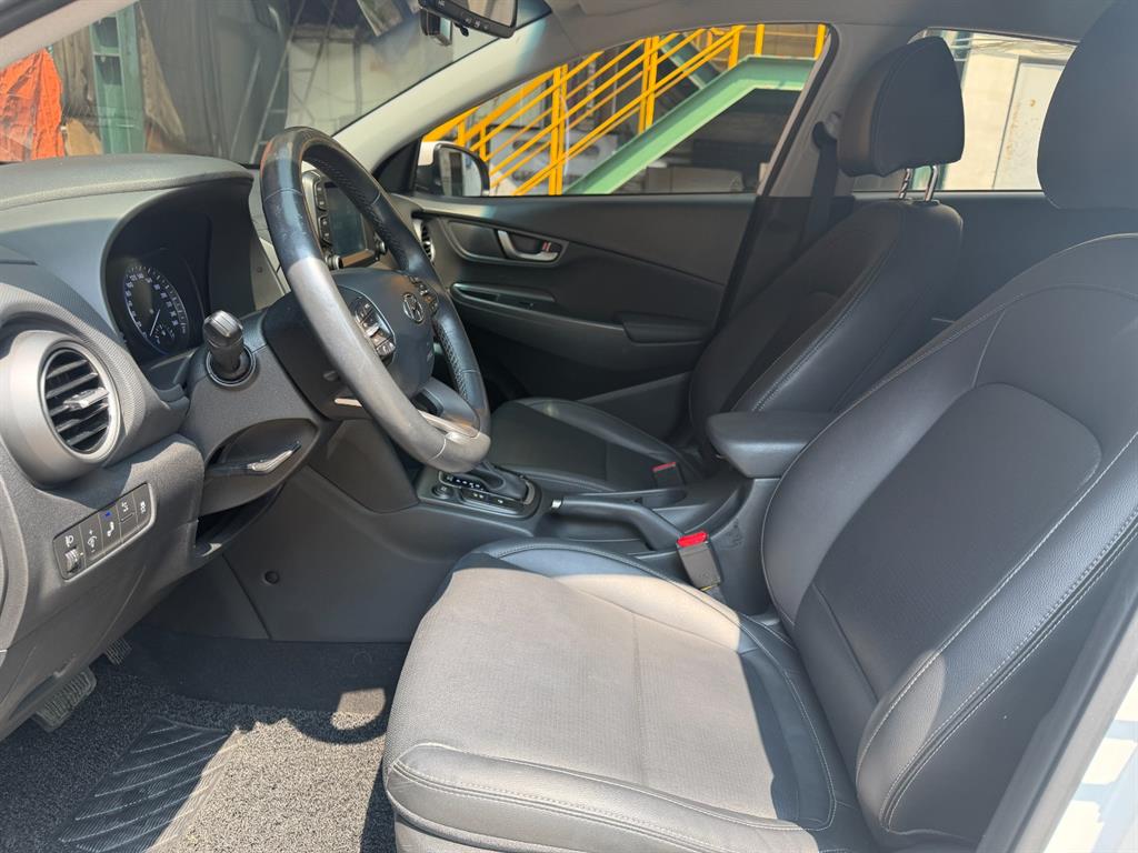 HYUNDAI Kona - Vista 10