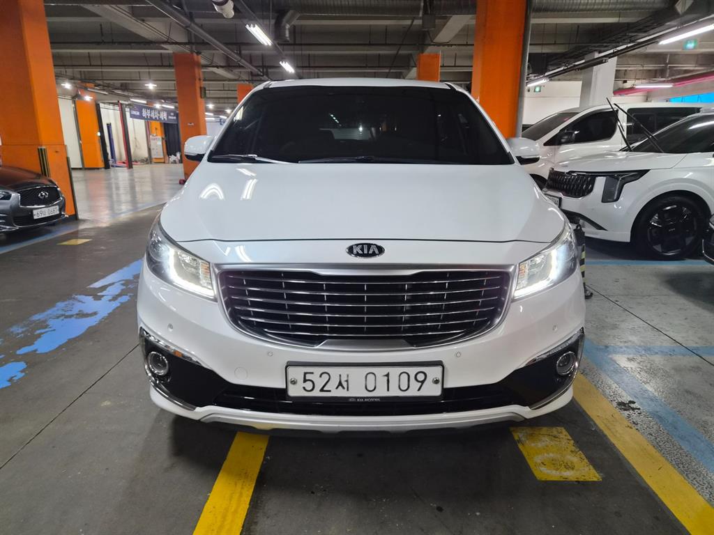 KIA Carnival 2017 Blanco - Importación desde Corea - HF Imports Iquique - Foto 1