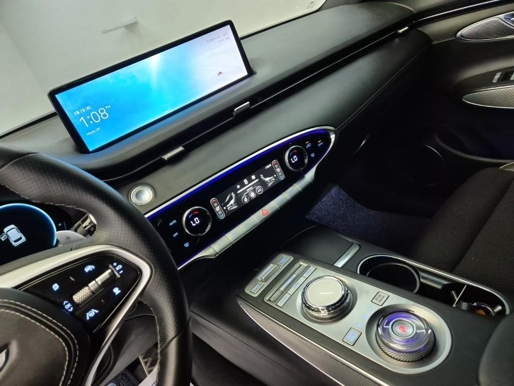 Genesis GV70 - Vista 10
