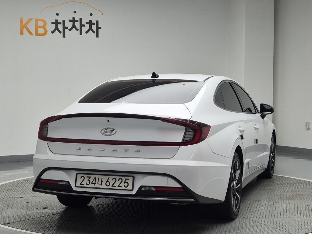 HYUNDAI Sonata - Vista 3
