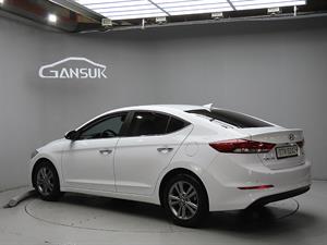 HYUNDAI Avante - Vista 6