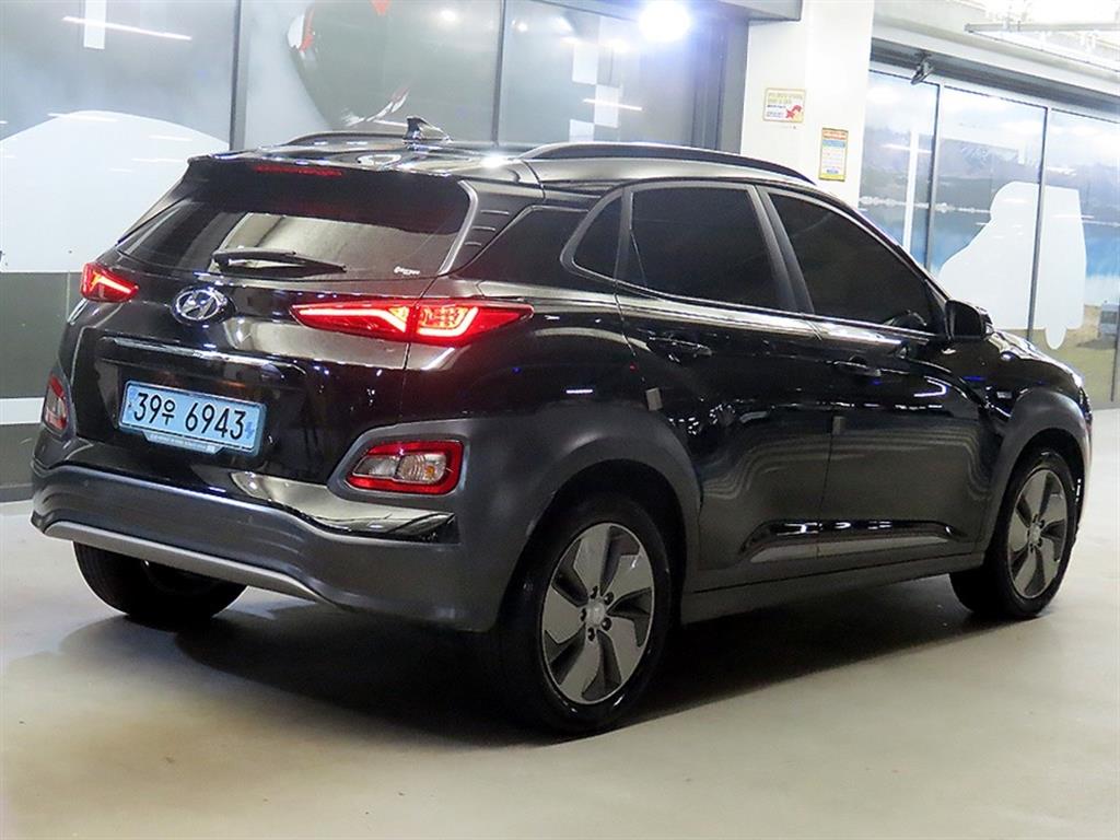 HYUNDAI Kona - Vista 4