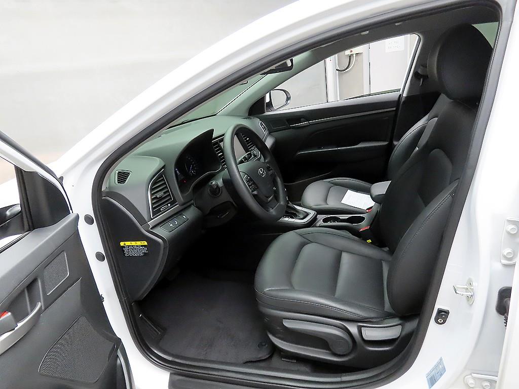 HYUNDAI Avante - Vista 5