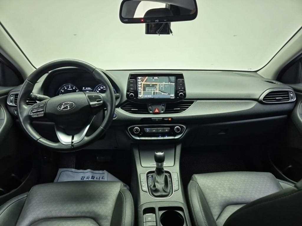 HYUNDAI i30 - Vista 7