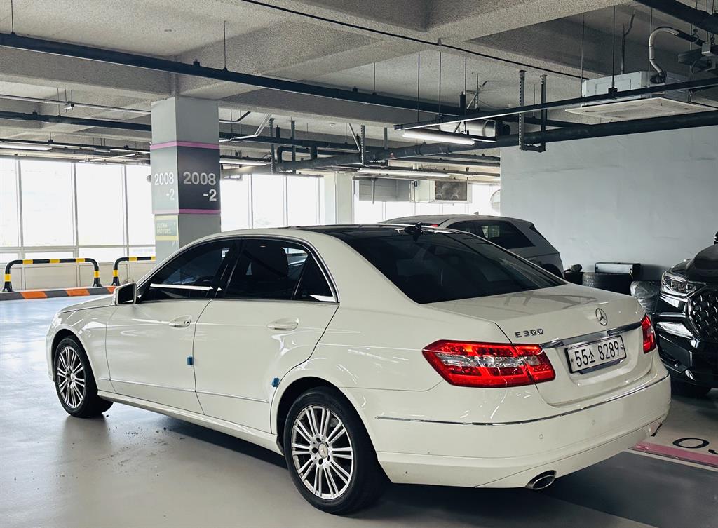 Mercedes Benz E class - Vista 3
