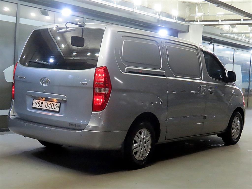 HYUNDAI Starex - Vista 4