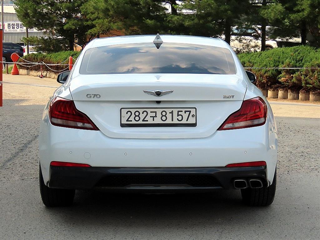 Genesis G70 - Vista 4