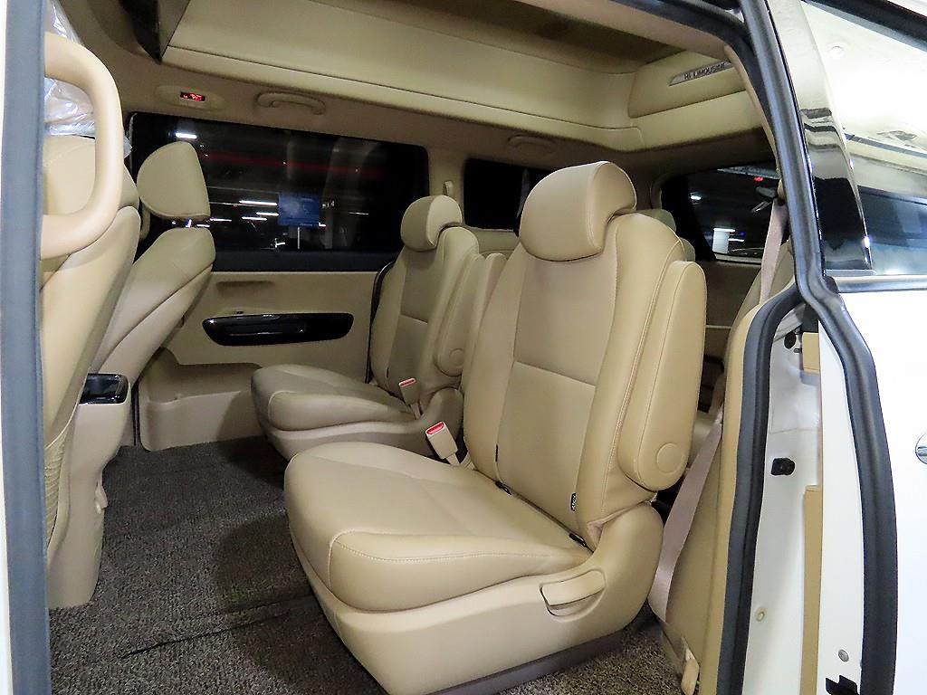 KIA Carnival - Vista 7
