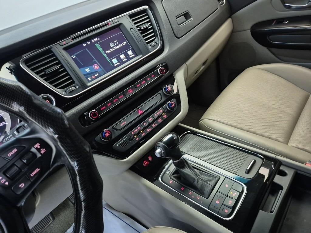 KIA Carnival - Vista 10