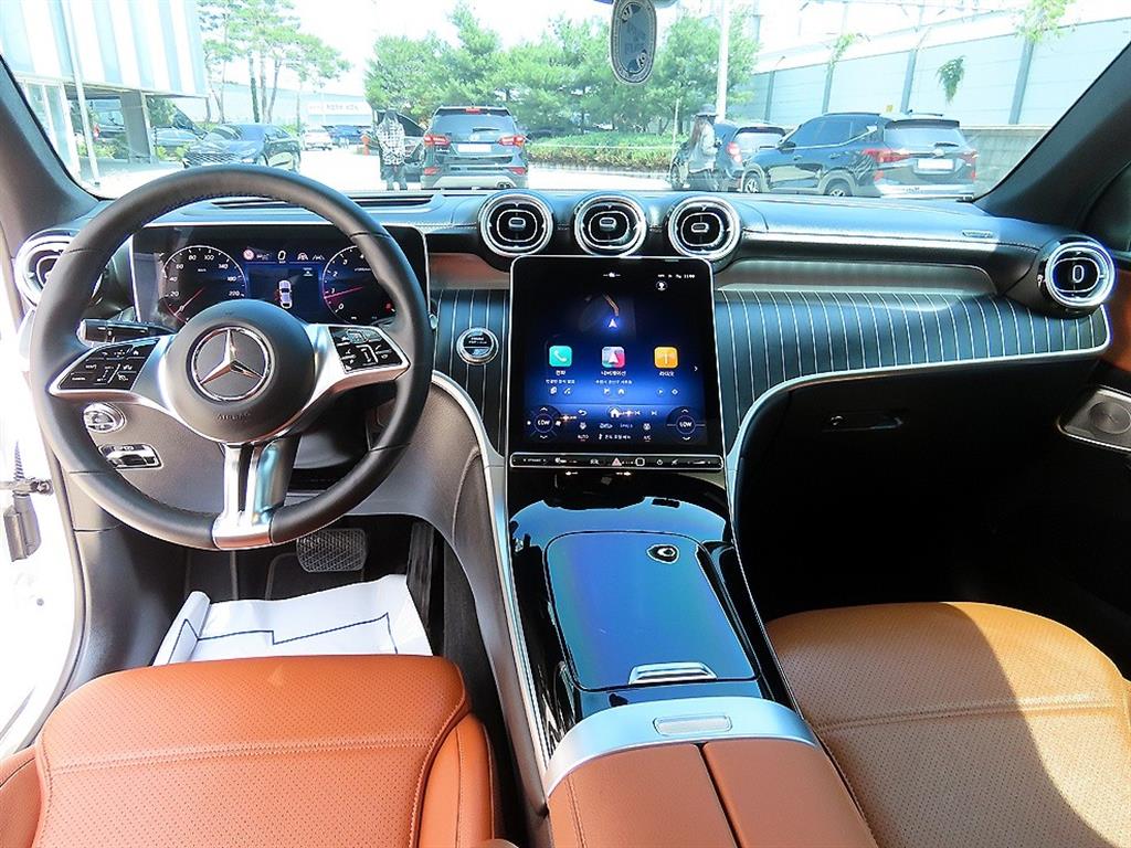 Mercedes Benz GLC Class - Vista 7