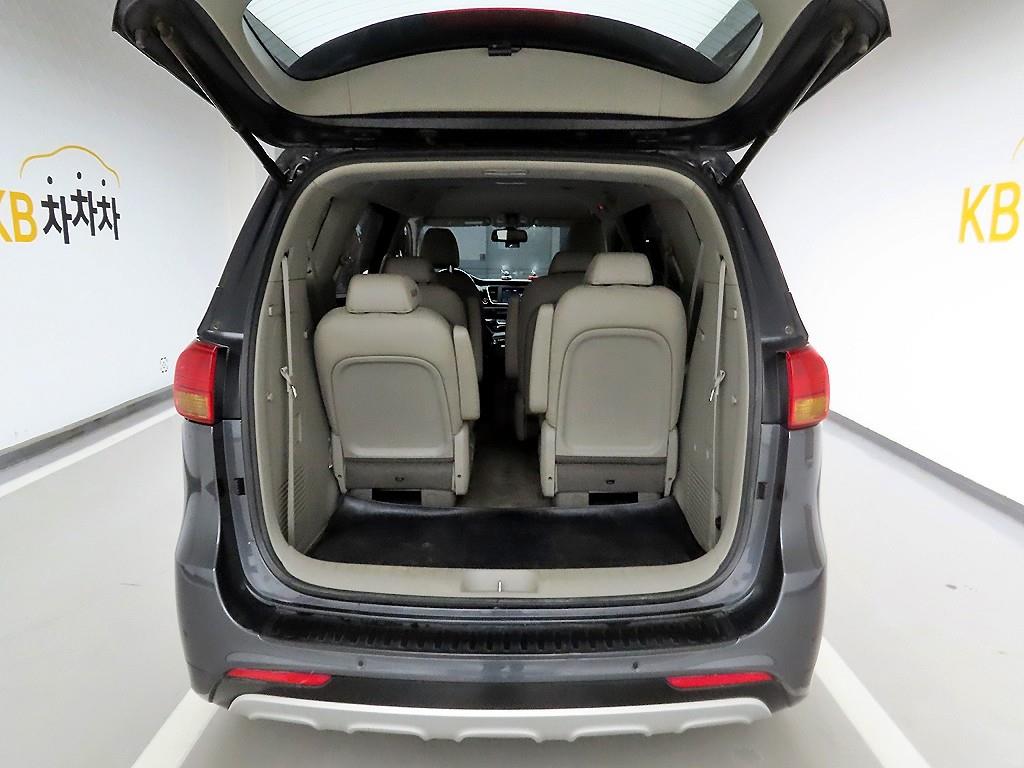 KIA Carnival - Vista 5