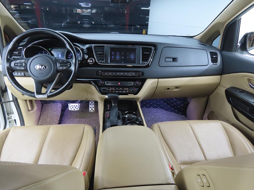 KIA Carnival - Vista 7