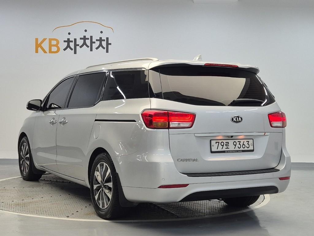 KIA Carnival - Vista 2