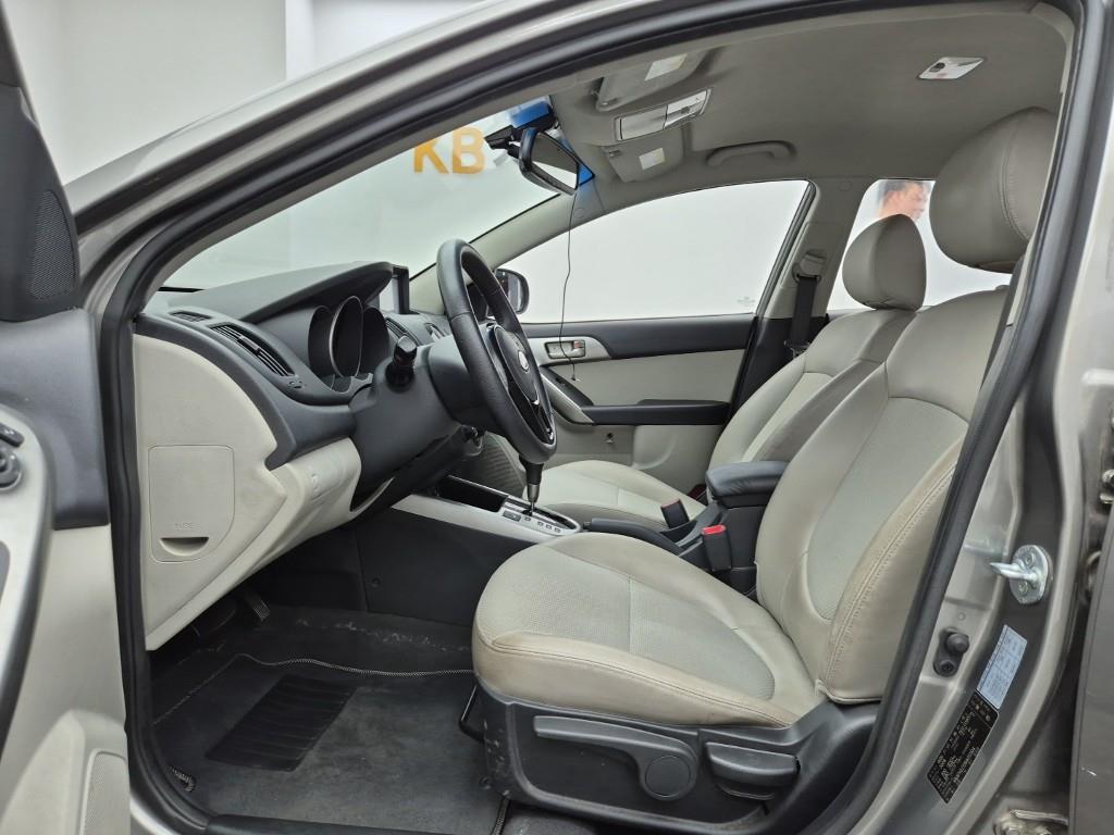 KIA Forte - Vista 11