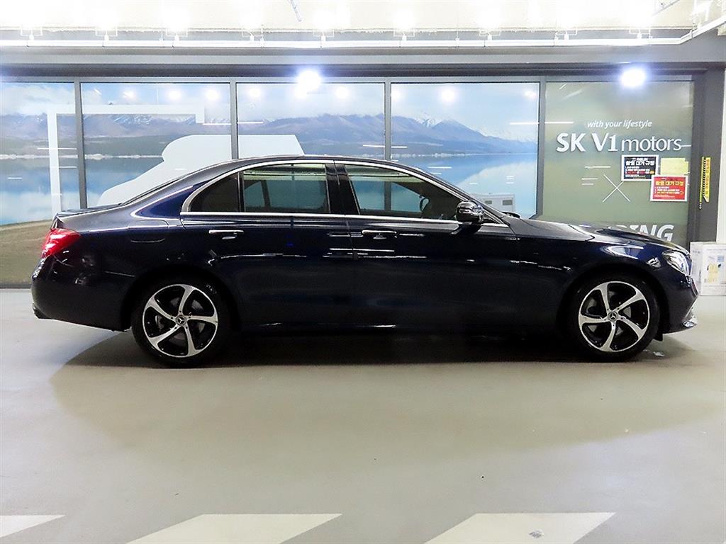 Mercedes Benz E class - Vista 3