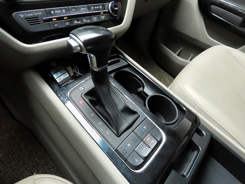 KIA Carnival - Vista 10