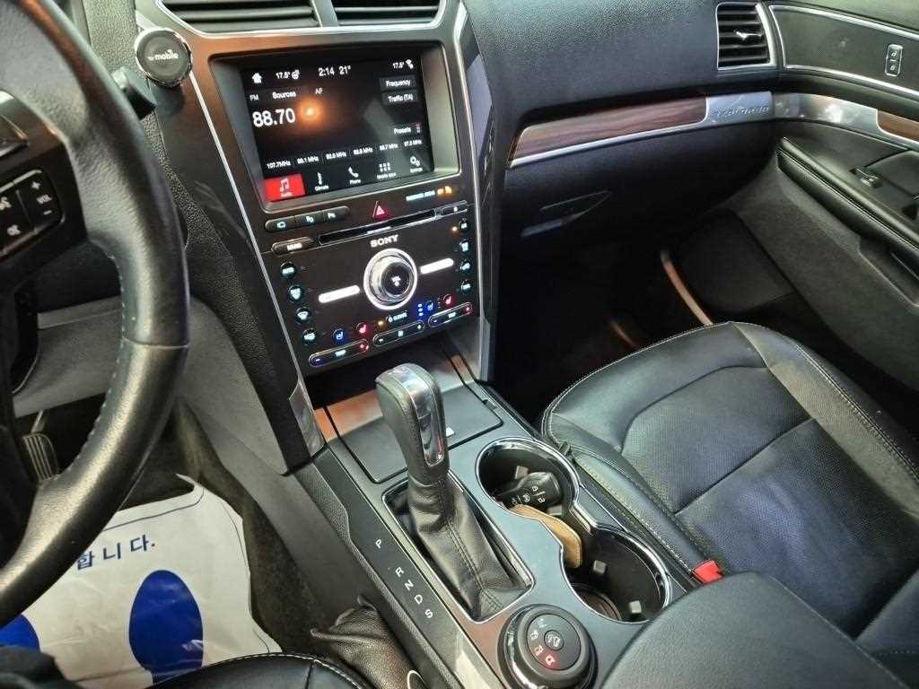 Ford Explorer - Vista 10