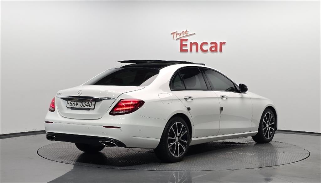 Mercedes Benz E class - Vista 2