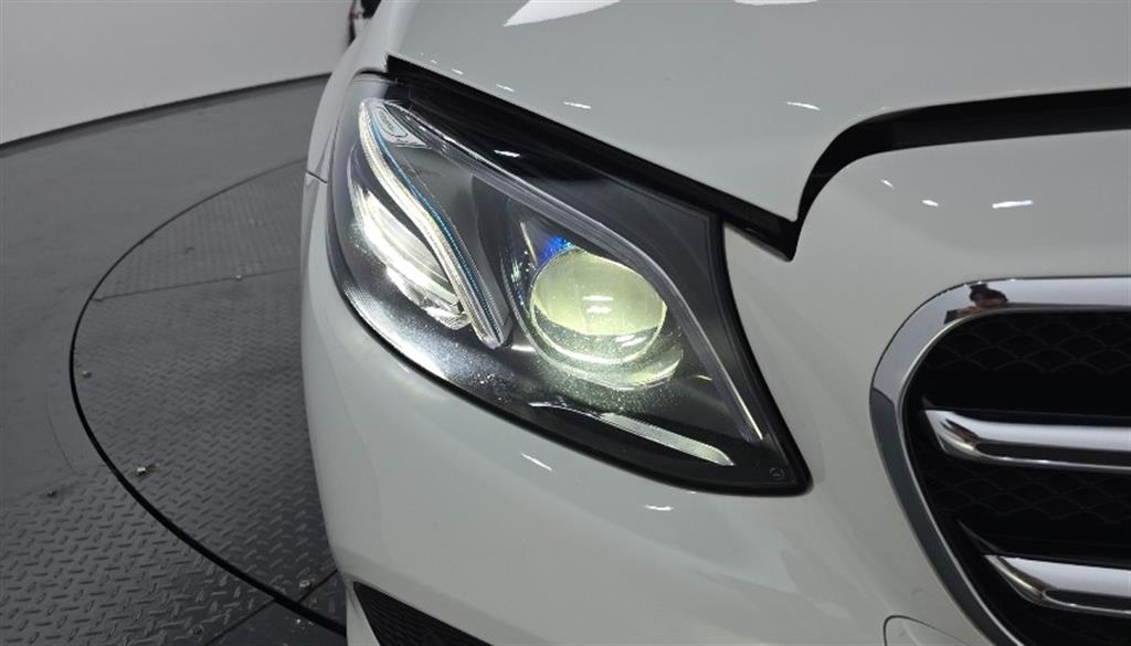 Mercedes Benz E class - Vista 7