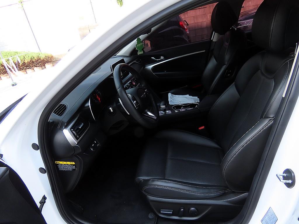 Genesis G70 - Vista 5