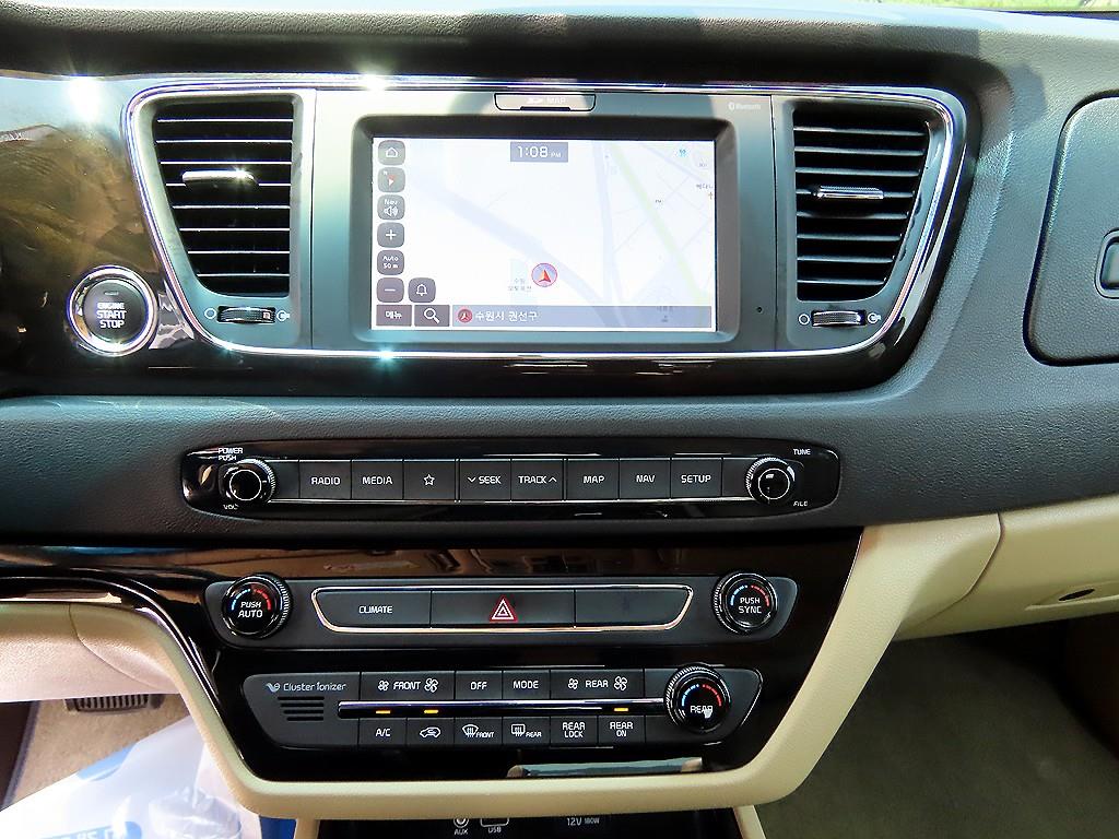 KIA Carnival - Vista 12
