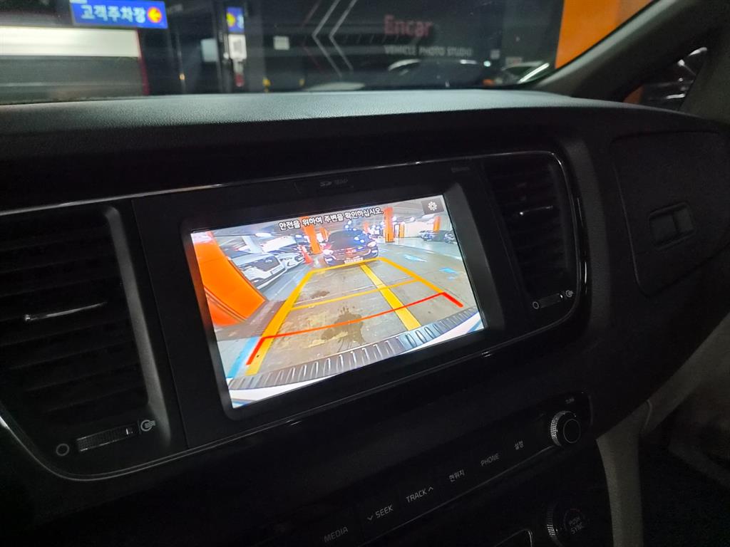 KIA Carnival - Vista 11