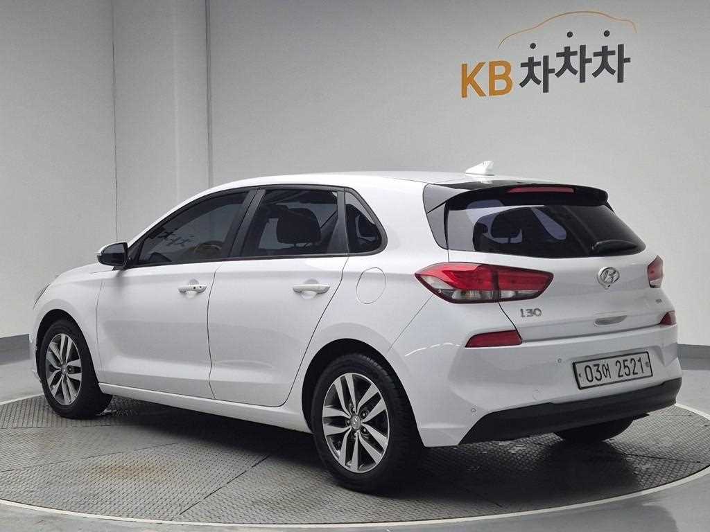 HYUNDAI i30 - Vista 2