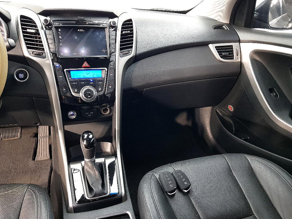 HYUNDAI i30 - Vista 10