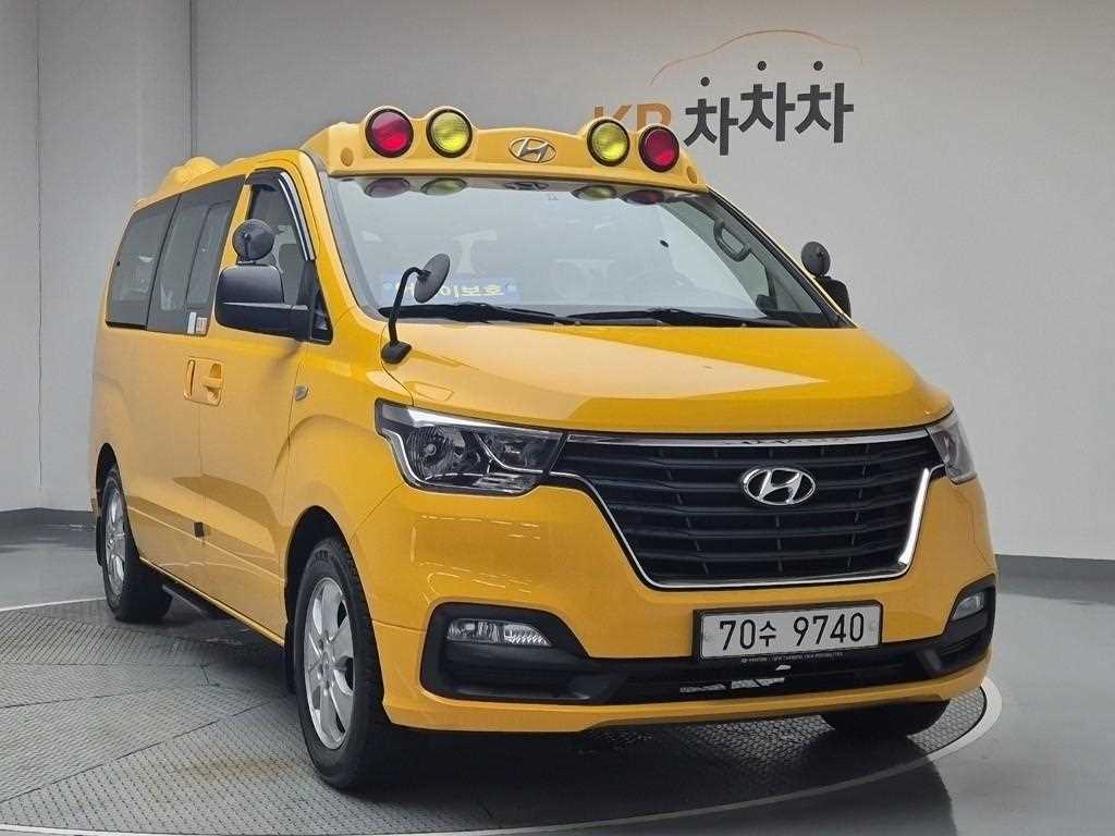 HYUNDAI Starex - Vista 4