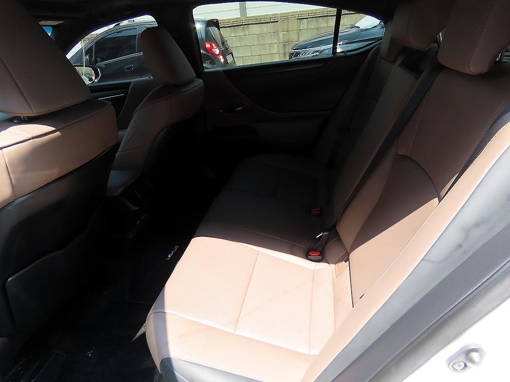Lexus ES - Vista 6