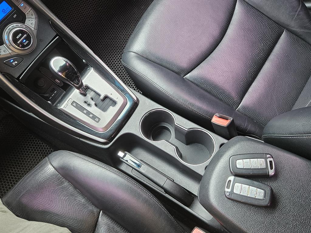 HYUNDAI Avante - Vista 10