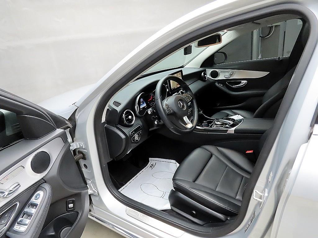 Mercedes Benz C Class - Vista 5