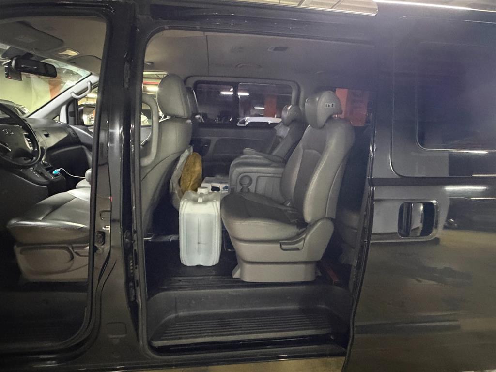HYUNDAI Starex - Vista 7