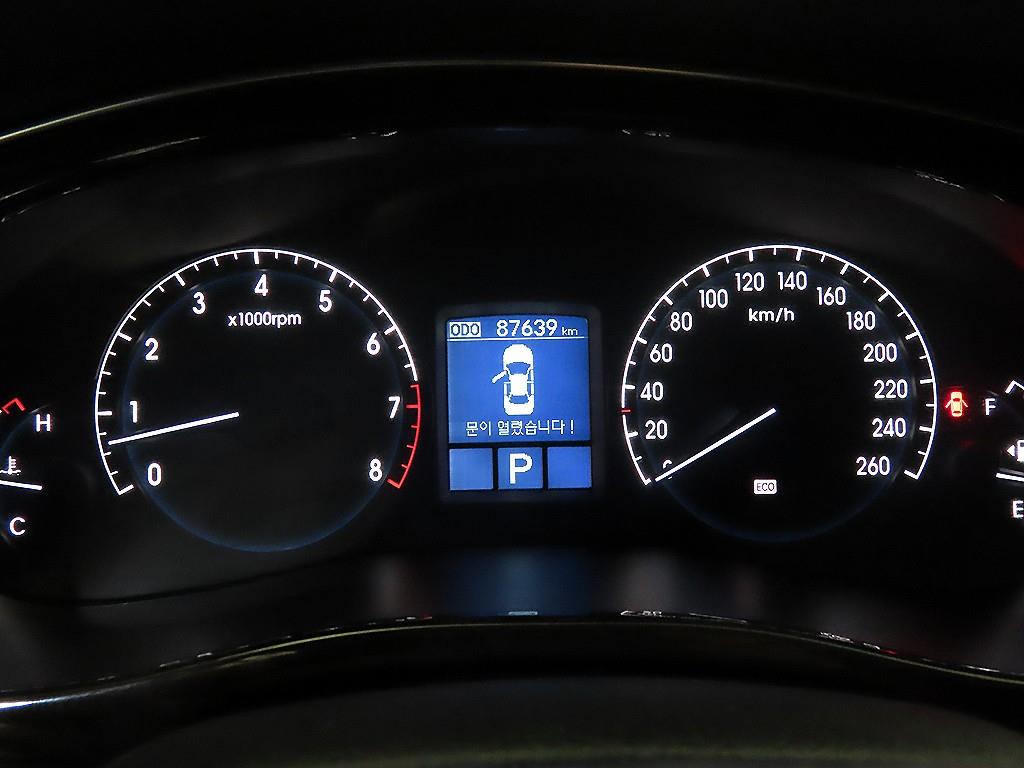 HYUNDAI Genesis - Vista 9