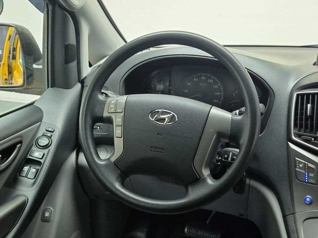HYUNDAI Starex - Vista 9