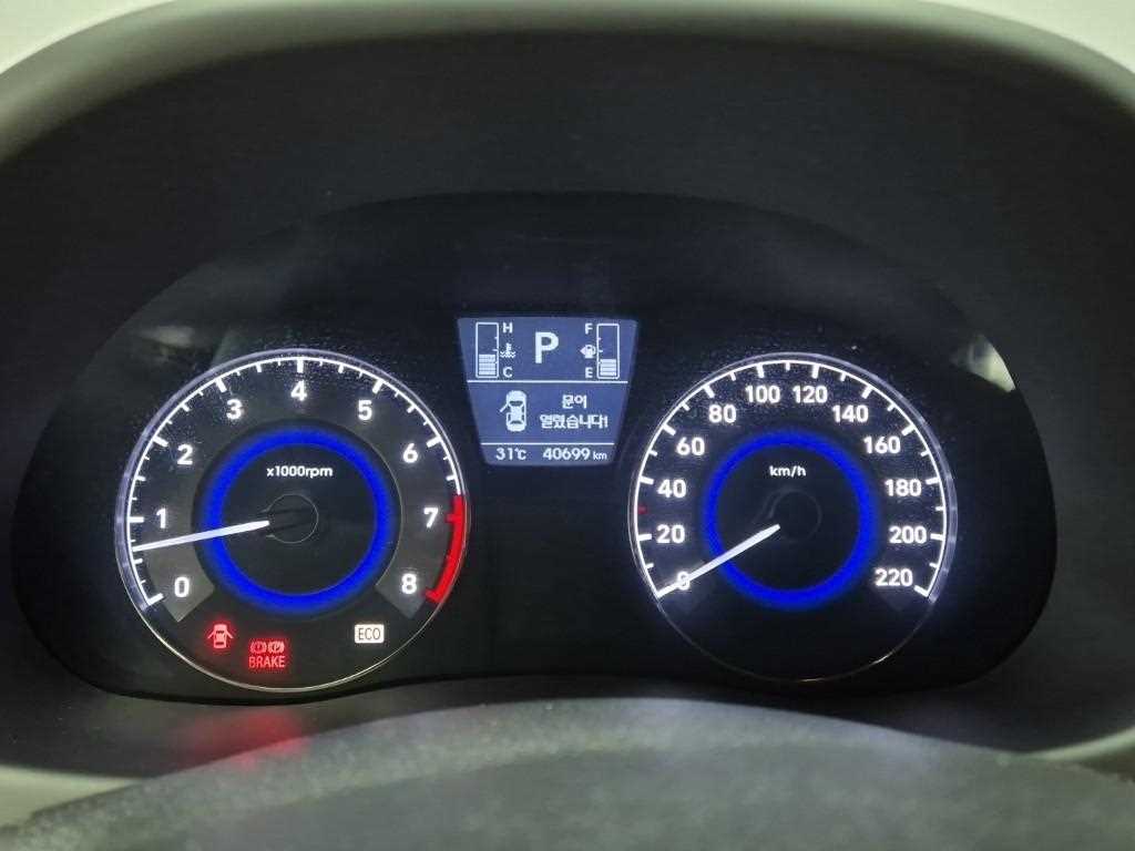 HYUNDAI Accent - Vista 6