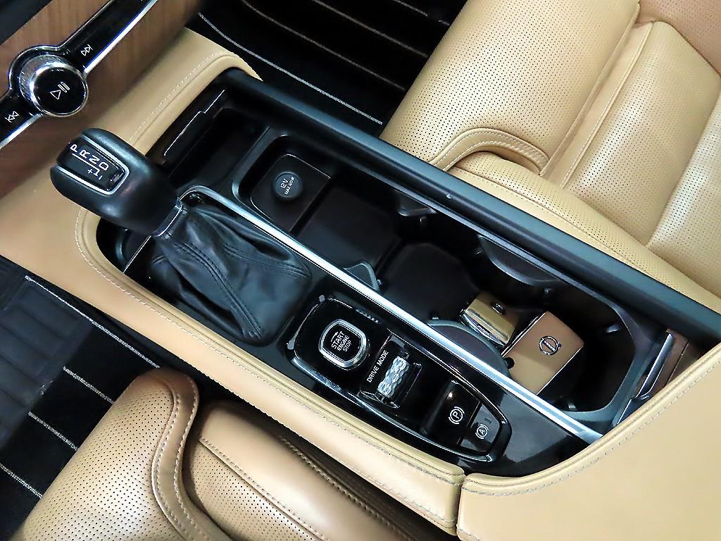 Volvo XC90 - Vista 10