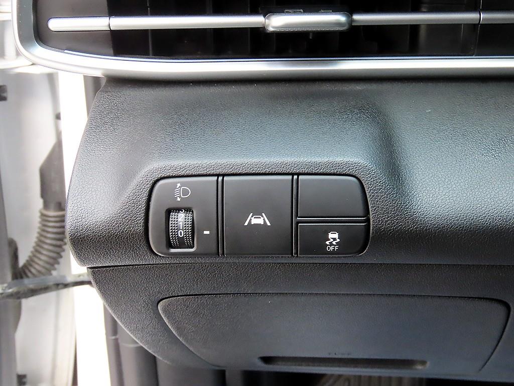 HYUNDAI Avante - Vista 12