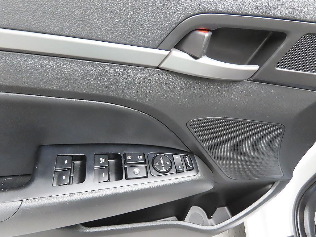 HYUNDAI Avante 2017 Blanco - Importación desde Corea - HF Imports Iquique - Foto 13