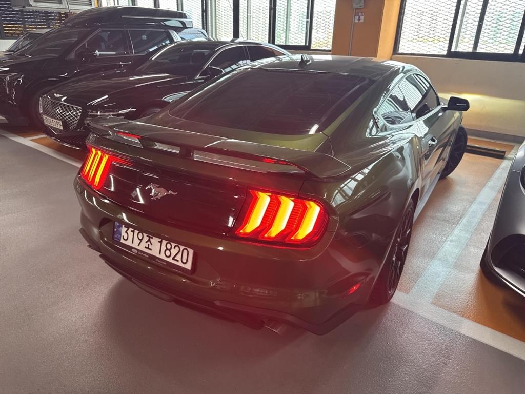 Ford Mustang - Vista 6