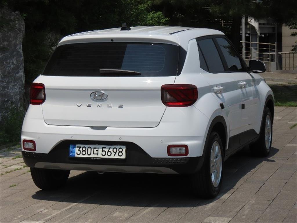 HYUNDAI Venue - Vista 5