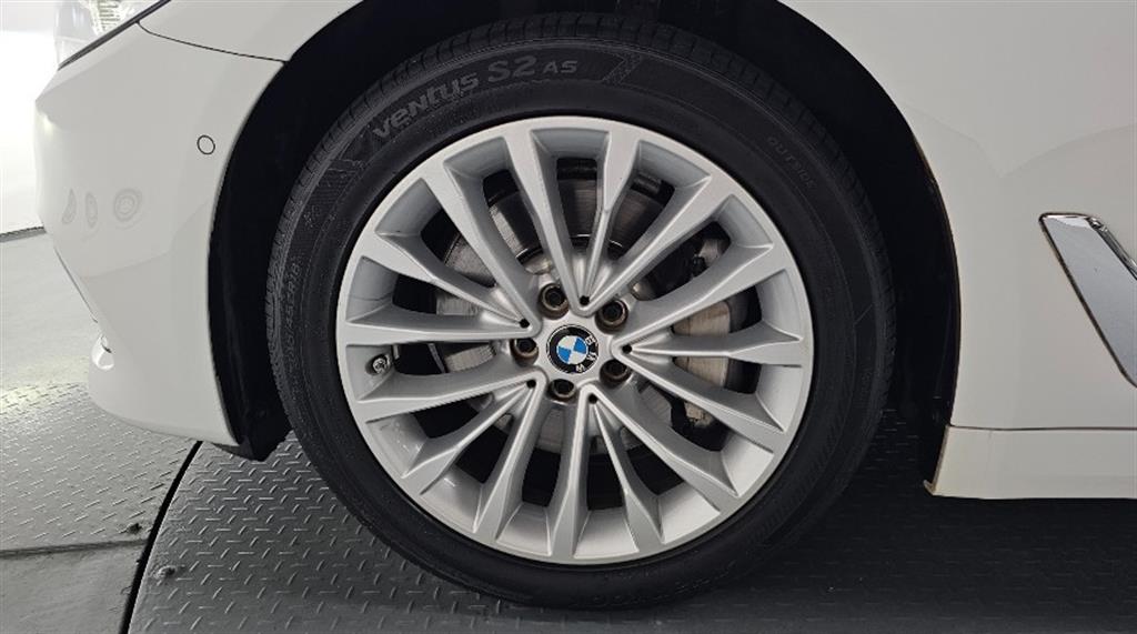 BMW 5 Series - Vista 5
