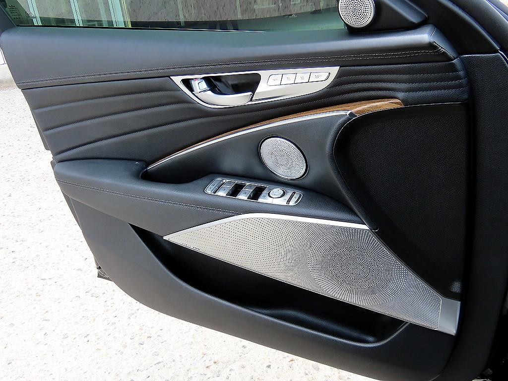KIA K9 - Vista 12