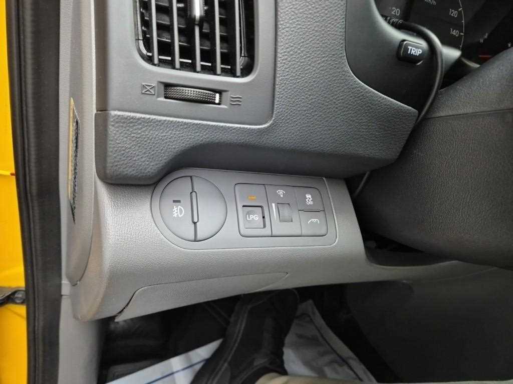 HYUNDAI Starex 2021 Amarillo - Importación desde Corea - HF Imports Iquique - Foto 17