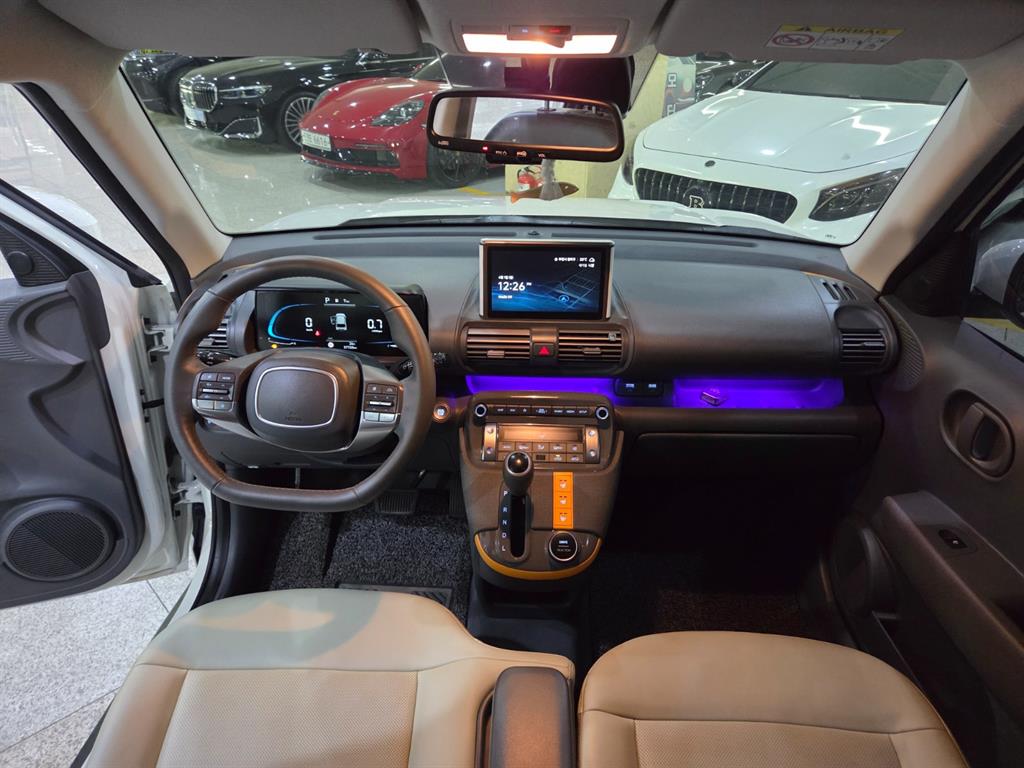 HYUNDAI Casper - Vista 8