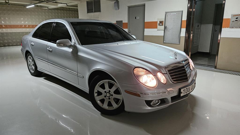 Mercedes Benz E class - Vista 3