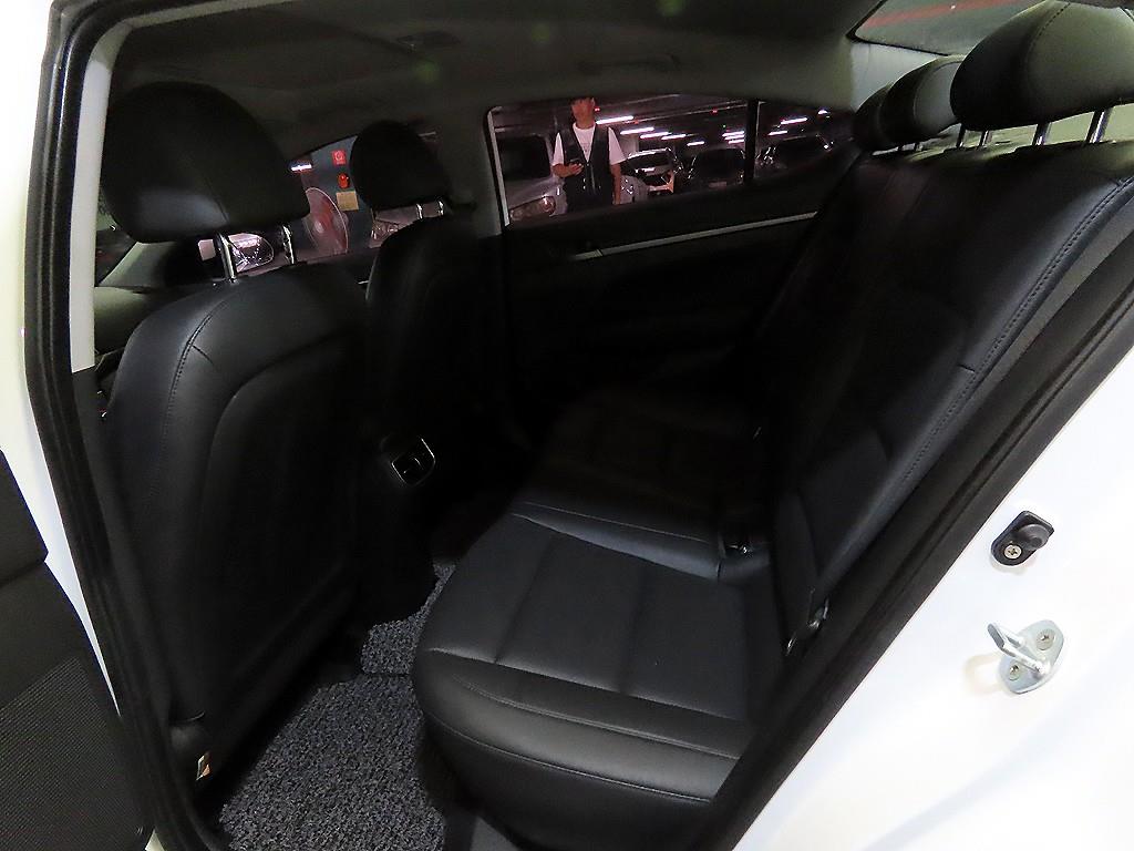 HYUNDAI Avante - Vista 7