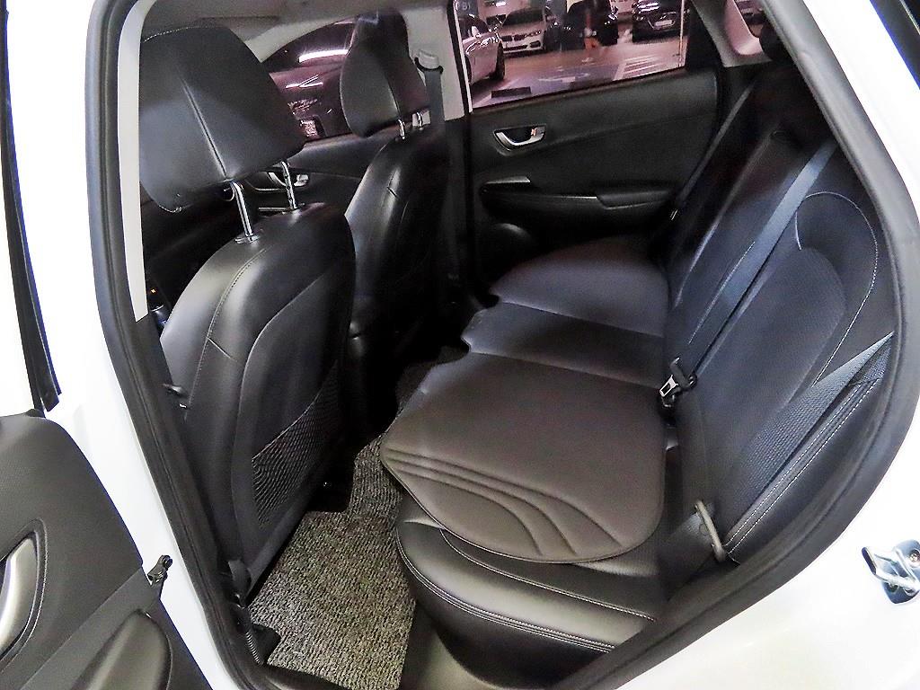HYUNDAI Kona - Vista 7