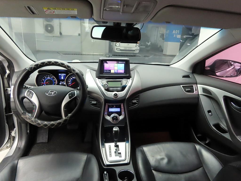 HYUNDAI Avante - Vista 7